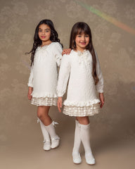 فستان أبيض كلاسيكي للفتيات